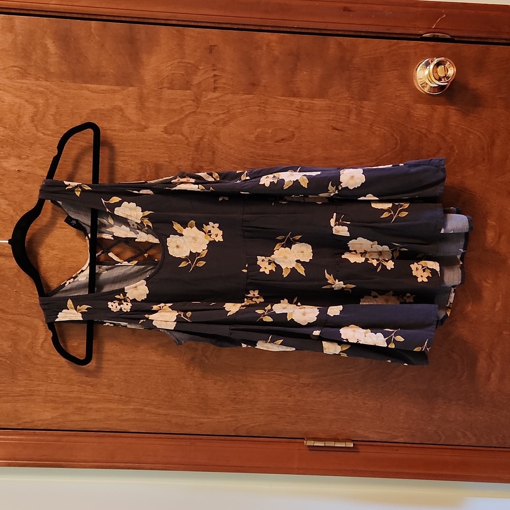 Gently-used Torrid Sleeveless Top, Gray, Peach, Cream, and Green, Size 1X